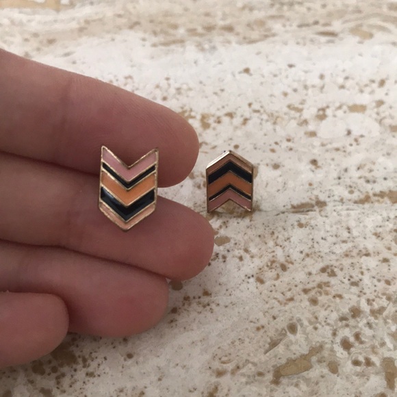5/$30 AEROPOSTALE GEOMETRIC EARRINGS 💎 - Picture 2 of 3